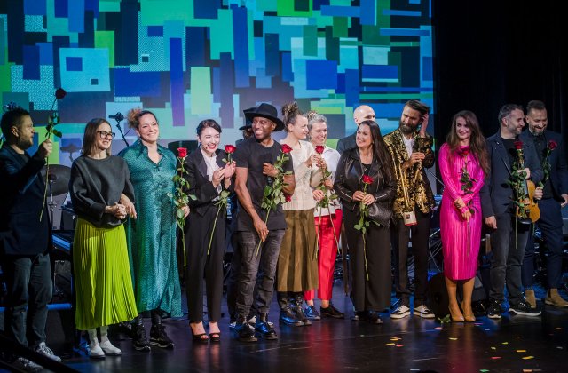 Magdalena Małecka-Wippich, Paweł Tomaszewski, Elżbieta Nagel, Katarzyna Socha, Albert Stensen, Łukasz Czekała, Kaja Mianowana, Andy Ninvalle (foto: Mieszko Piętka AKPA)